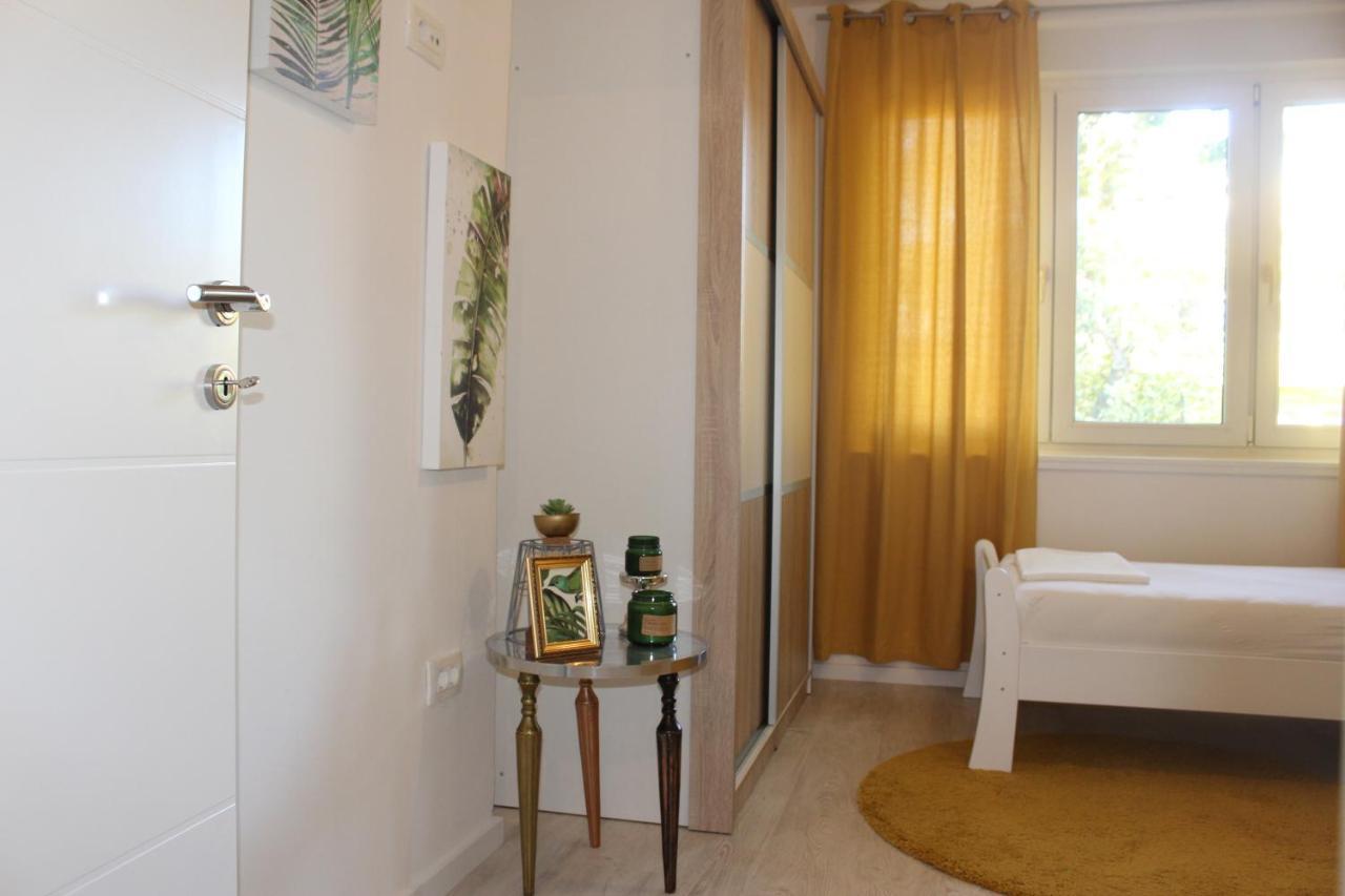 Holiday Apartment โมสตาร์ ภายนอก รูปภาพ